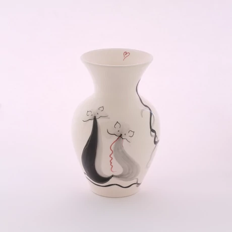Váza cicás