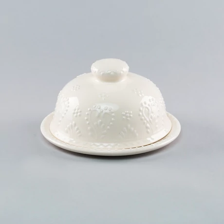 vajtarto-kerek-feher-irokas