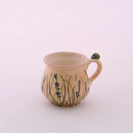 Kávés bögre  levendulás katicás rátéttel